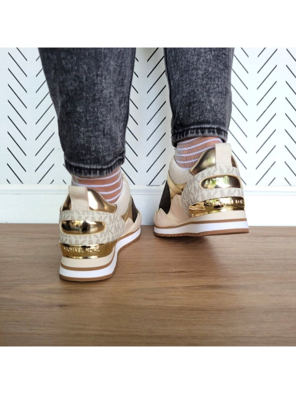 🤩 Michael Kors Wilma Trainer Sz 5.5 Womens Sneakers Brown Gold Casual ComfShoes - Picture 6 of 12
